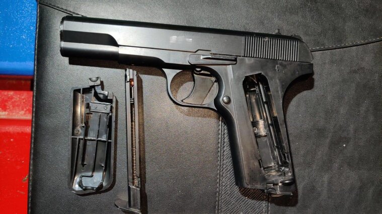 Плюси та мінуси легалізації зброї для самозахисту в Україні