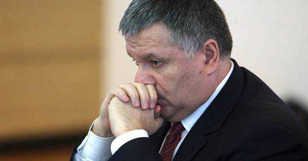 Версия: Авакова «попросили» в отставку из-за наркотических «залётов» депутатов Зеленского