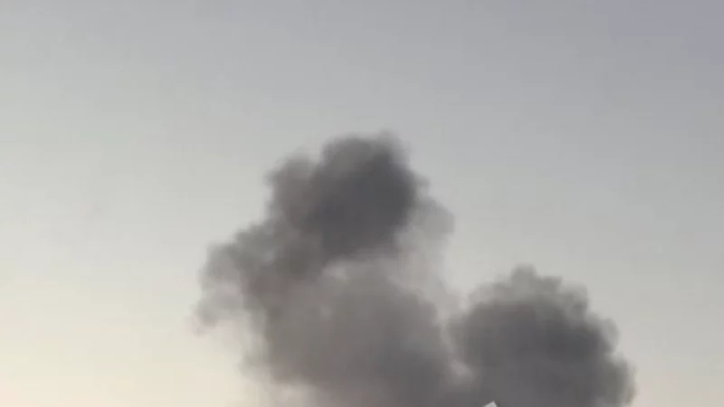 Новой Каховке: взрыв и огромный столб черного дыма- «прилет» по базе оккупантов РФ