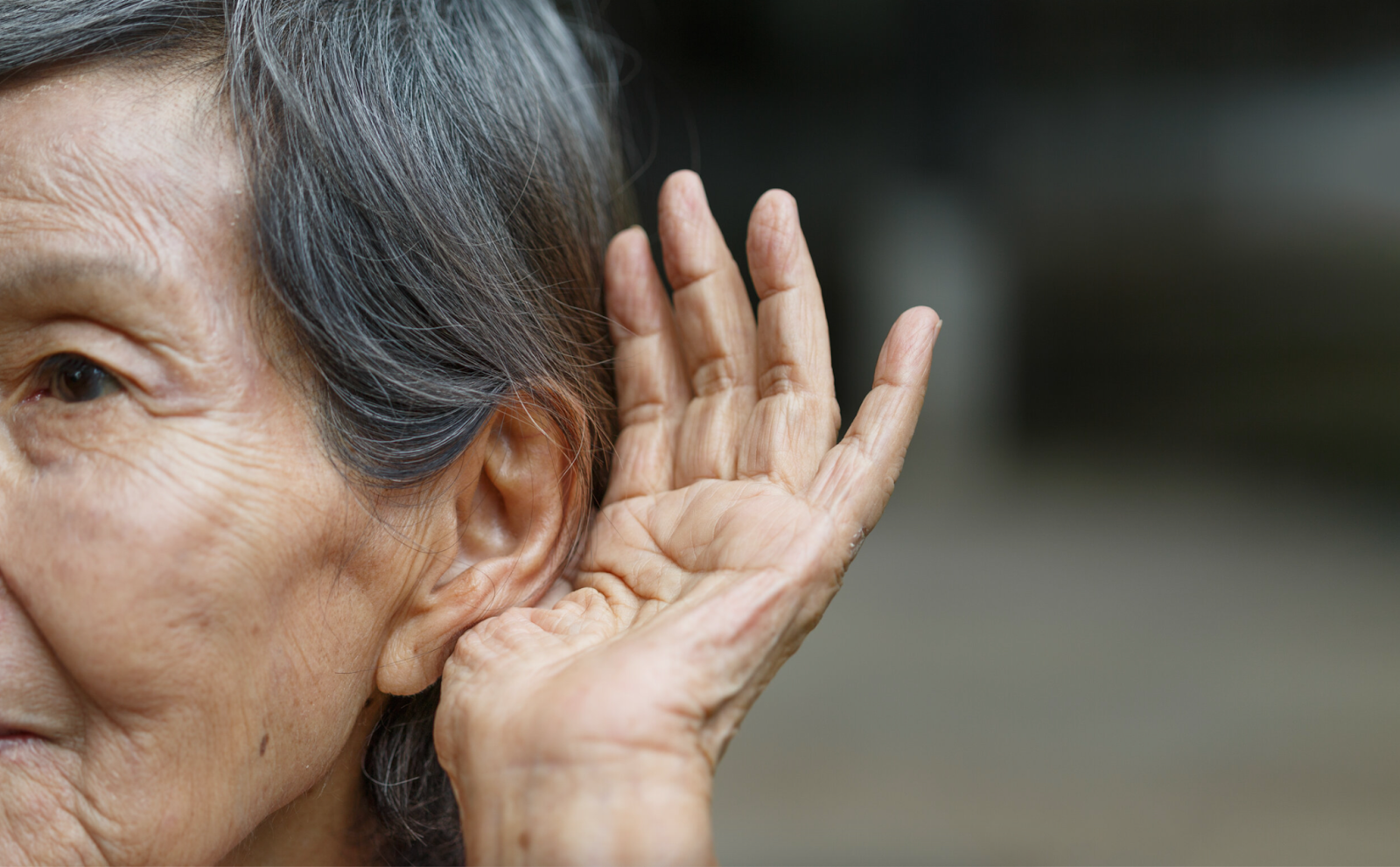 Як підібрати слуховий апарат для людей похилого віку