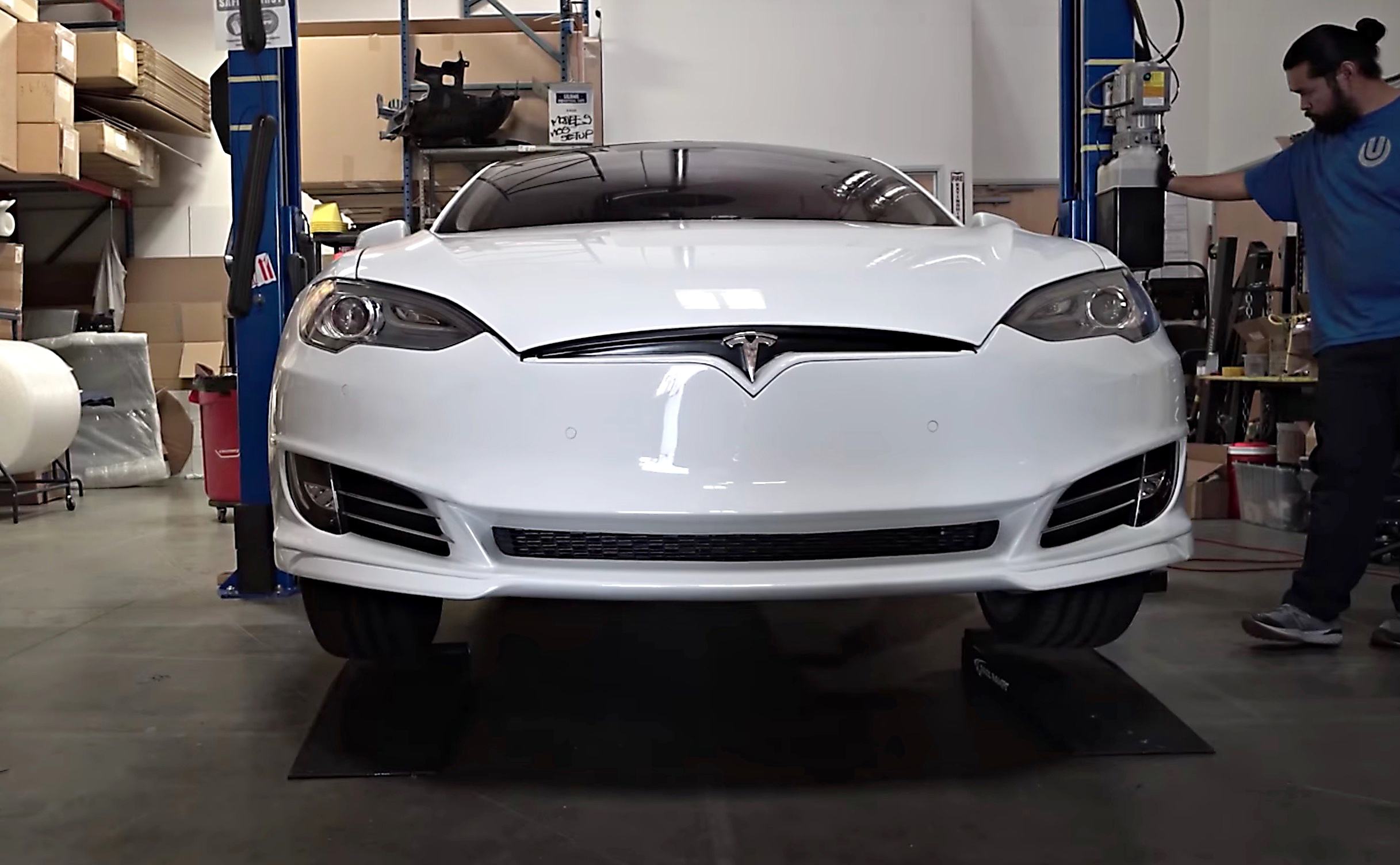 Tesla Model S заменяет носовой обтекатель обновленным комплектом передней панели Unplugged Performance