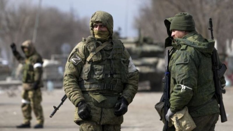 Олешки. Российские военные массово бегут из города на левом берегу Днепра
