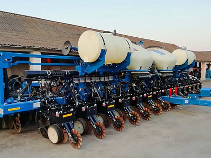 Машини для внесення добрив: класифікація, способи внесення