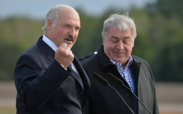 Самопровозглашенный "президент" Беларуси Александр Лукашенко и его пособник Михаил Гуцериев