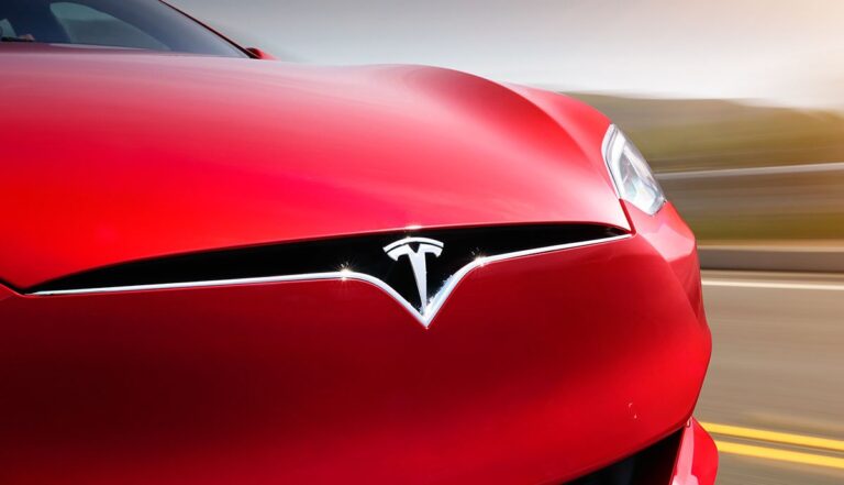 Облигации Tesla больше не мусорные: второе агентство повышает долг до инвестиционного уровня