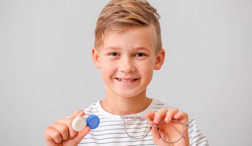 Чи можна дітям носити контактні лінзи? Оптимальний вік та головні критерії вибору