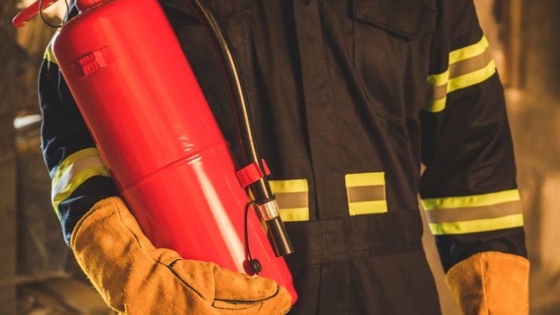 Роль спецодягу у пожежній безпеці: особливості конструкції та матеріали