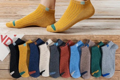 Топ-5 трендів стильних чоловічих шкарпеток в Україні