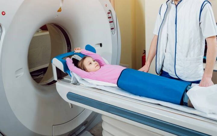 Чому МРТ ефективна для діагностики пухлини головного мозку?