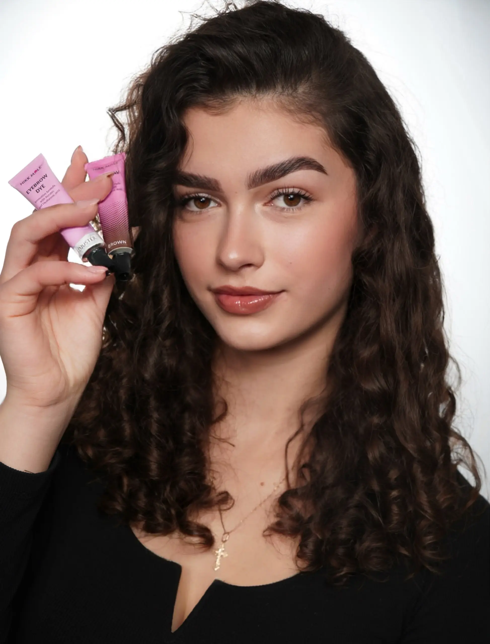 Фарбування і ламінування: секрет доглянутих брів і вій, що виглядають бездоганно щодня