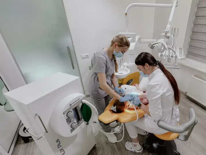 Дитяча стоматологія в «Усмішці»: як створюється комфортний світ без страхів