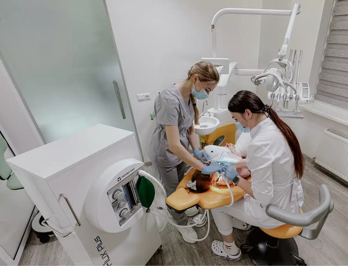 Дитяча стоматологія в «Усмішці»: як створюється комфортний світ без страхів