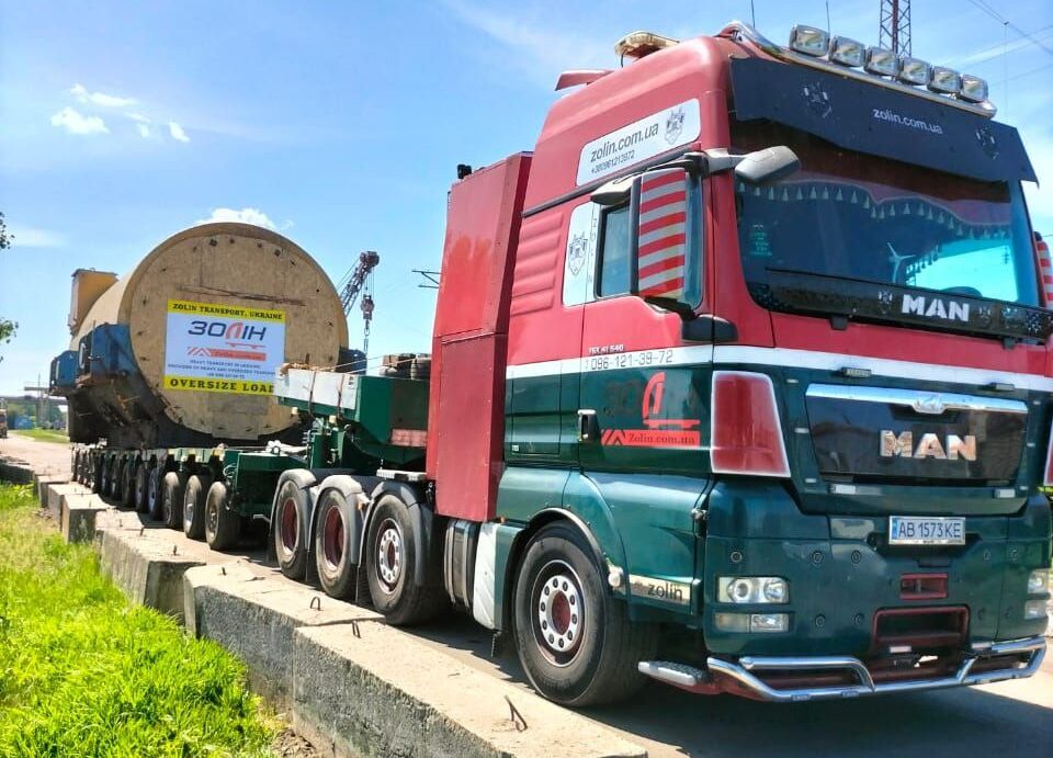 Перевезення небезпечних АДР вантажів і негабариту від Zolin: як працює команда, яка витягує логістику там, де інші здаються